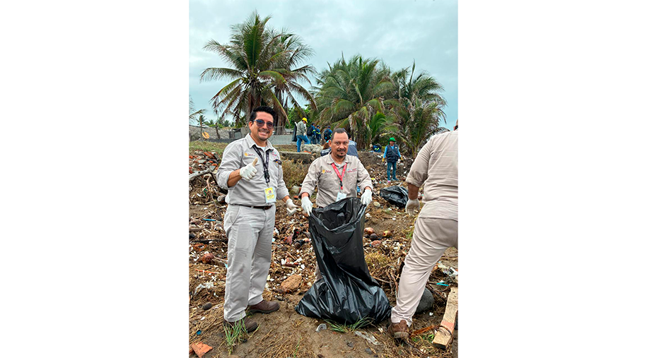 ASIPONA Puerto Chiapas participa en jornada de limpieza de playas en el marco del día mundial del medio ambiente