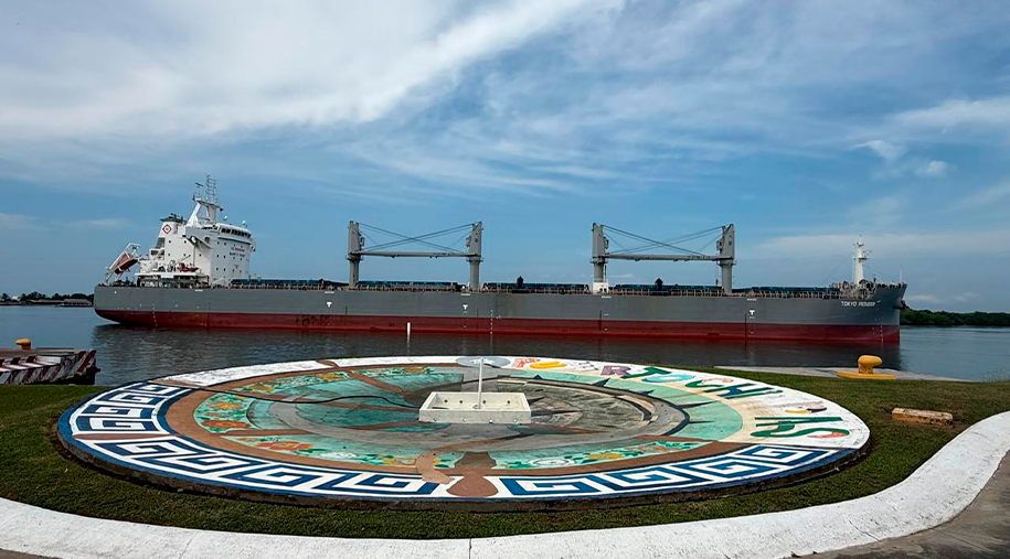 Arribo del crucero SEABOURN SOJOURN a Puerto Chiapas