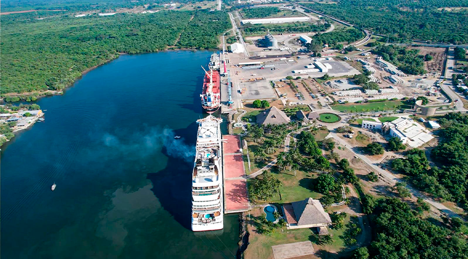 Arribo del crucero SEABOURN SOJOURN a Puerto Chiapas