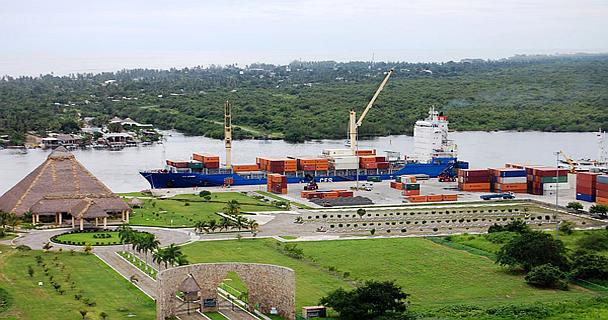 Arriba a Puerto Chiapas buque carguero C.F.S DESIREE