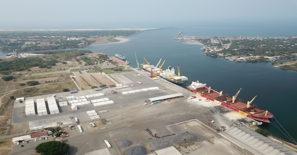 La SCT suma esfuerzos para mantener la continuidad del transporte y comercio marítimo, Puerto Chiapas no se detiene