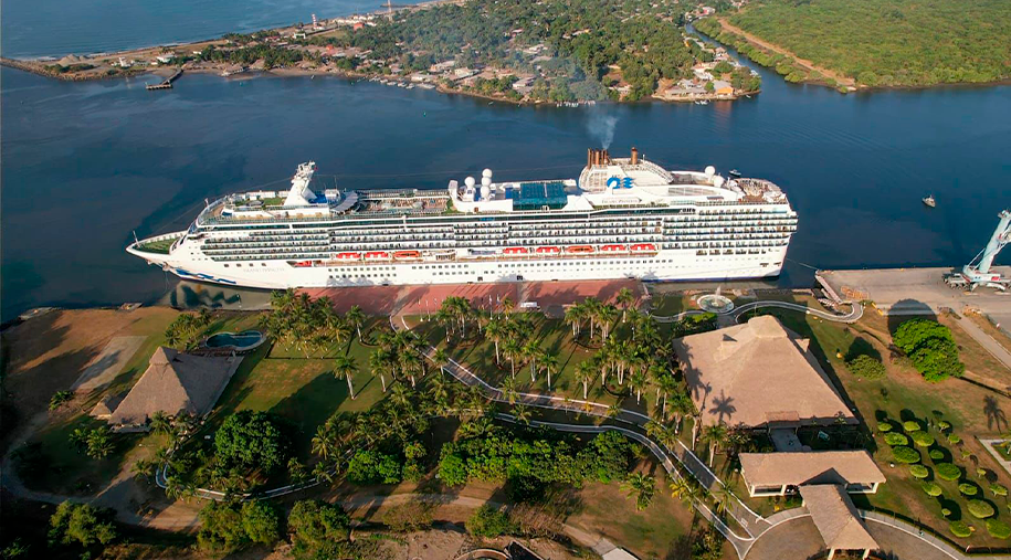 Arribo del crucero SEABOURN SOJOURN a Puerto Chiapas